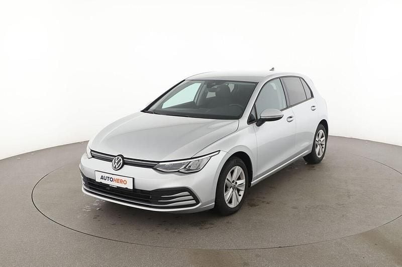 Silber Gebraucht 2020 VW Golf VIII Life Limousine | 22.870 € (Fairer Preis) - Bild 1/3
