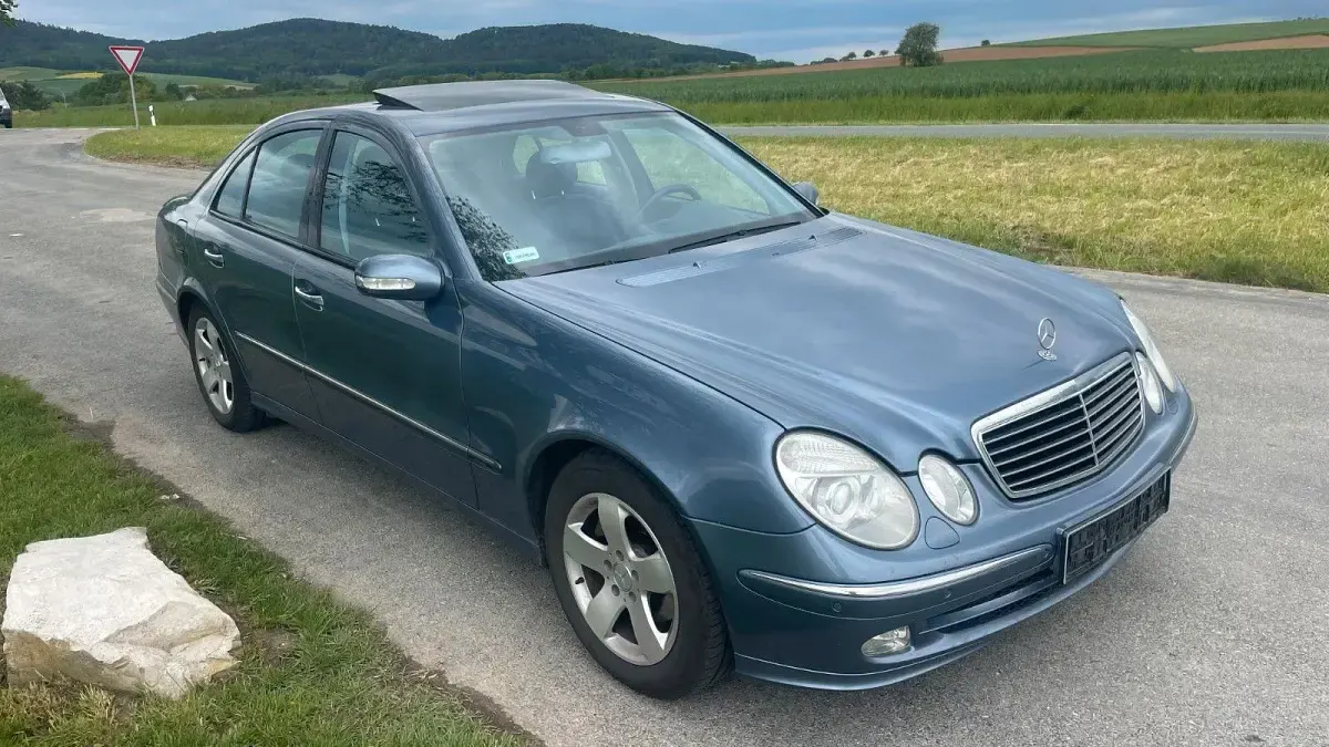 Gebraucht Mercedes E220 Avantgarde 150 PS (110 kW) 2002 Silber Limousine