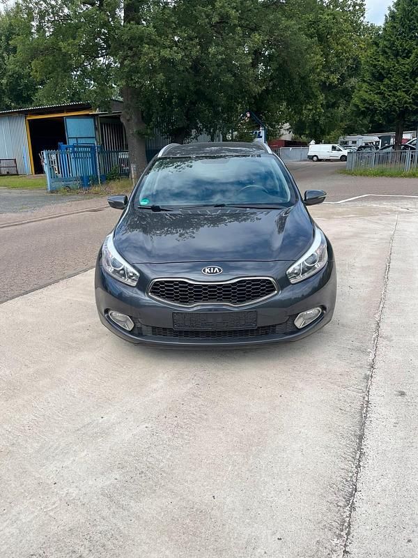 Grau Gebraucht 2013 Kia Ceed Kombi | 6.000 € (Fairer Preis) - Bild 1/4