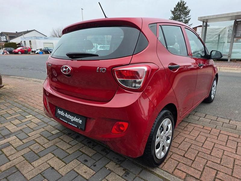 Gebraucht Hyundai i10 67 PS (49 kW) 2014 Rot Kleinwagen