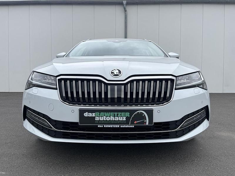 Gebraucht Skoda Superb Style 150 PS (110 kW) 2020 Moonweiss Kombi