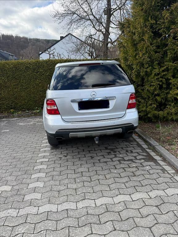 Gebraucht Mercedes ML320 224 PS (164 kW) 2006 Silber SUV