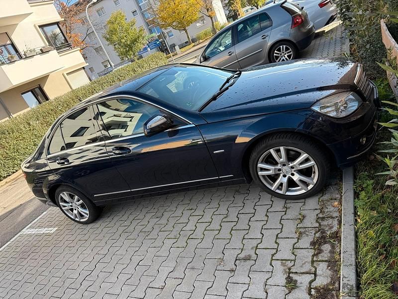 Blau Gebraucht 2009 Mercedes C200 Limousine | 6.750 € - Bild 1/4