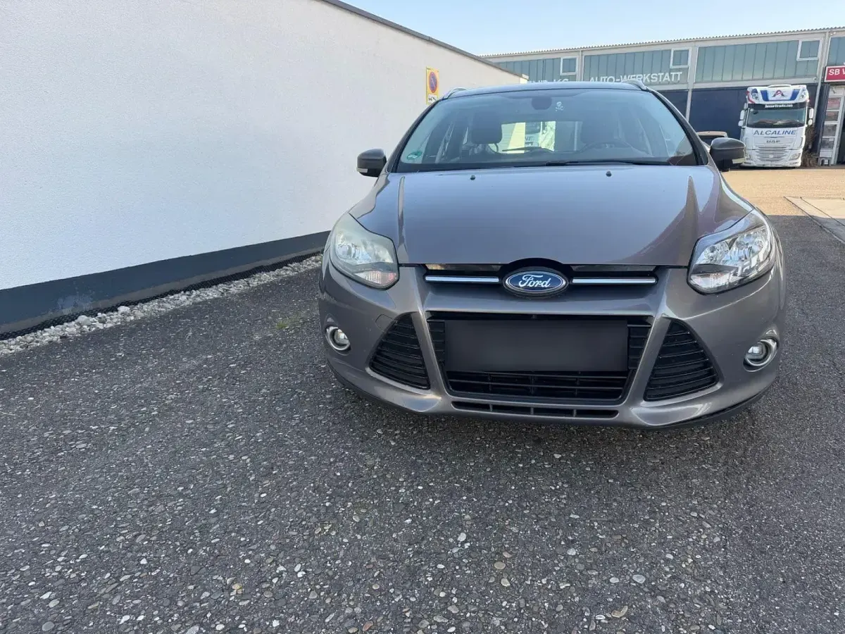 Begagnad Ford Focus Titanium 150 HK (110 kW) 2012 Brun Kombi
