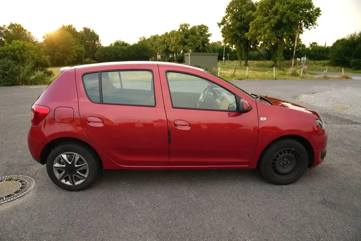 Gebraucht Dacia Sandero Lauréate 90 PS (66 kW) 2014 Rot Kleinwagen