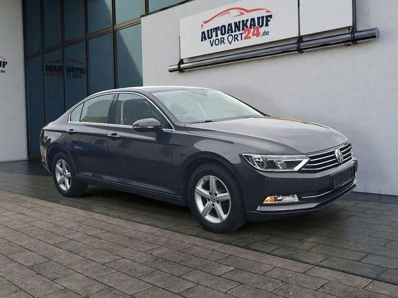 Gebraucht VW Passat Comfortline 150 PS (110 kW) 2018 Grau Limousine