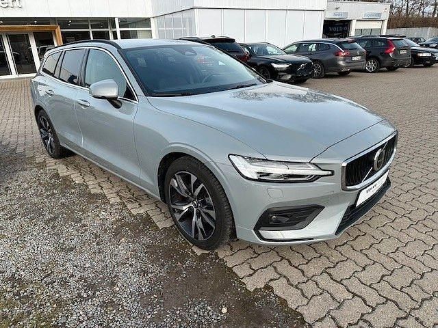 Gebraucht Volvo V60 Core 163 PS (119 kW) 2024 Grau Kombi
