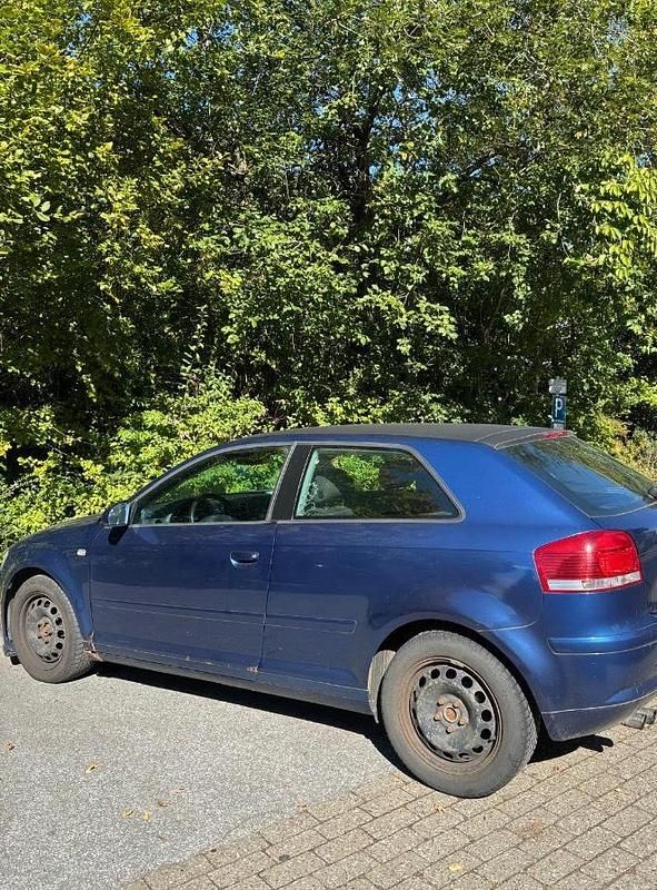 Blau Gebraucht 2004 Audi A3 Kleinwagen | 899 € (Superpreis) - Bild 1/4