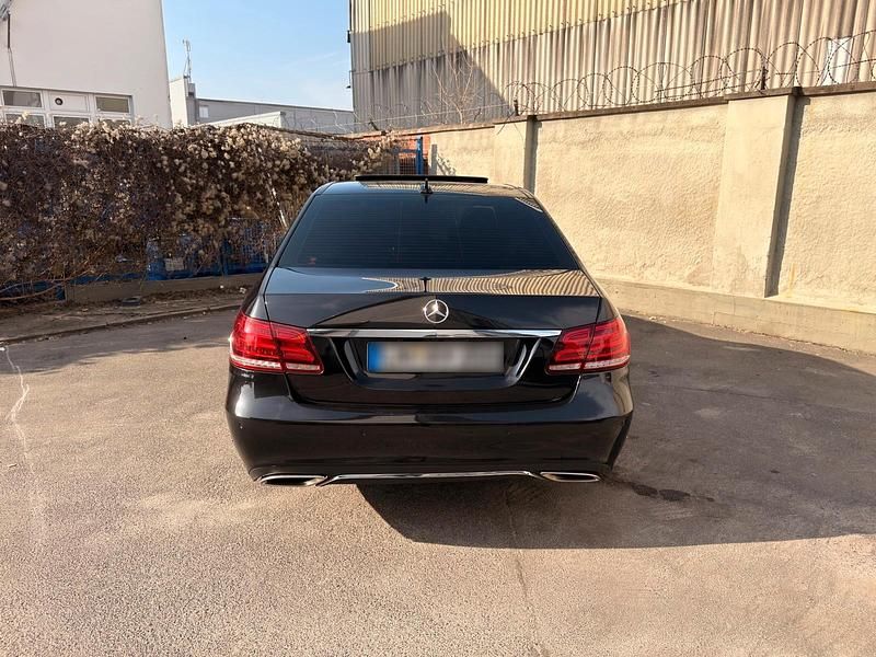 Gebraucht Mercedes E220 Avantgarde 170 PS (125 kW) 2015 Schwarz Limousine