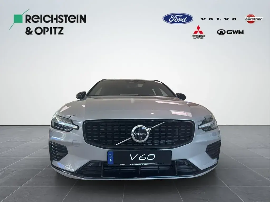 Gebraucht Volvo V60 Plus 398 PS (292 kW) 2025 Silver dawn Kombi