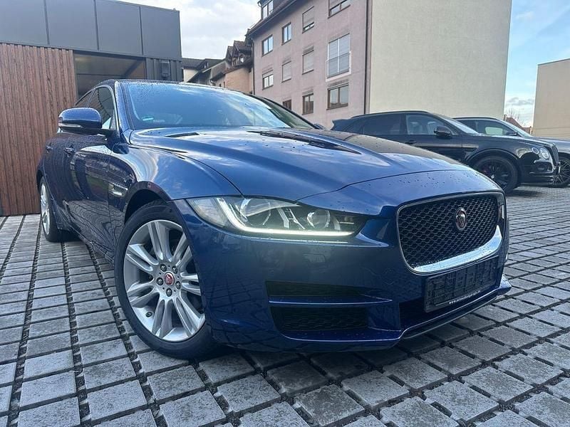 Gebraucht Jaguar XE Prestige 179 PS (131 kW) 2016 Blau Limousine
