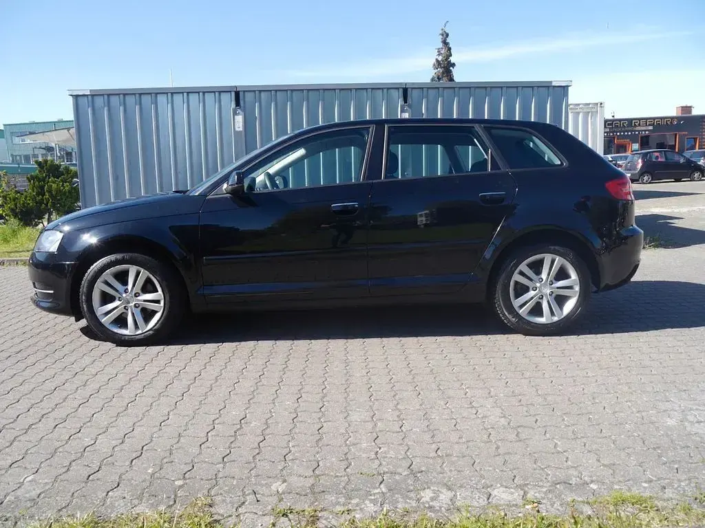 Second-hand Audi A3 Premium 102 CP (75 kW) 2012 Negru Hatchback