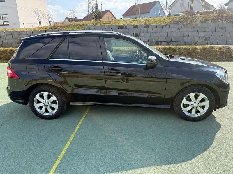 Gebraucht Mercedes ML350 258 PS (189 kW) 2015 Schwarz SUV