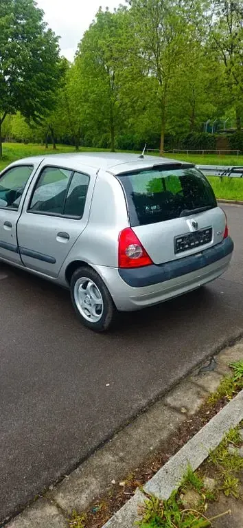 Gebraucht Renault Clio II 75 PS (55 kW) 2005 Silber Limousine
