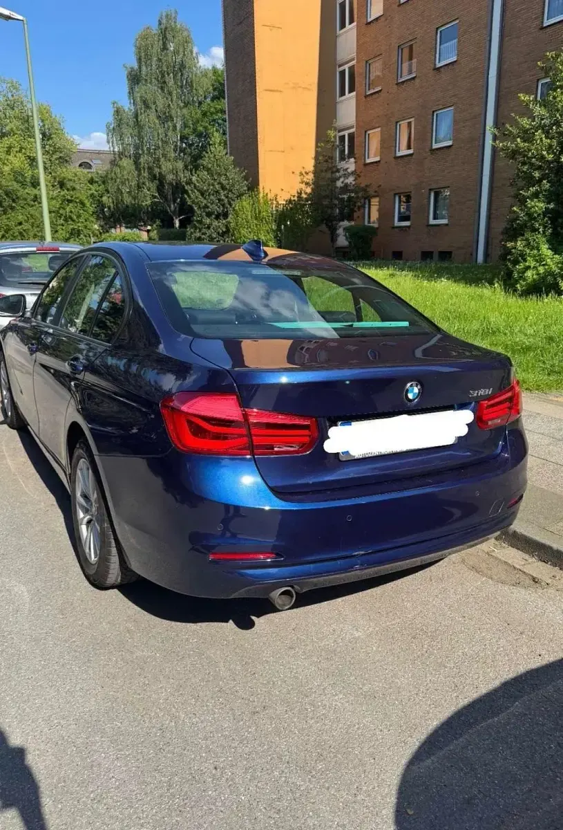 Gebraucht BMW 318 Advantage 136 PS (100 kW) 2017 Blau Limousine