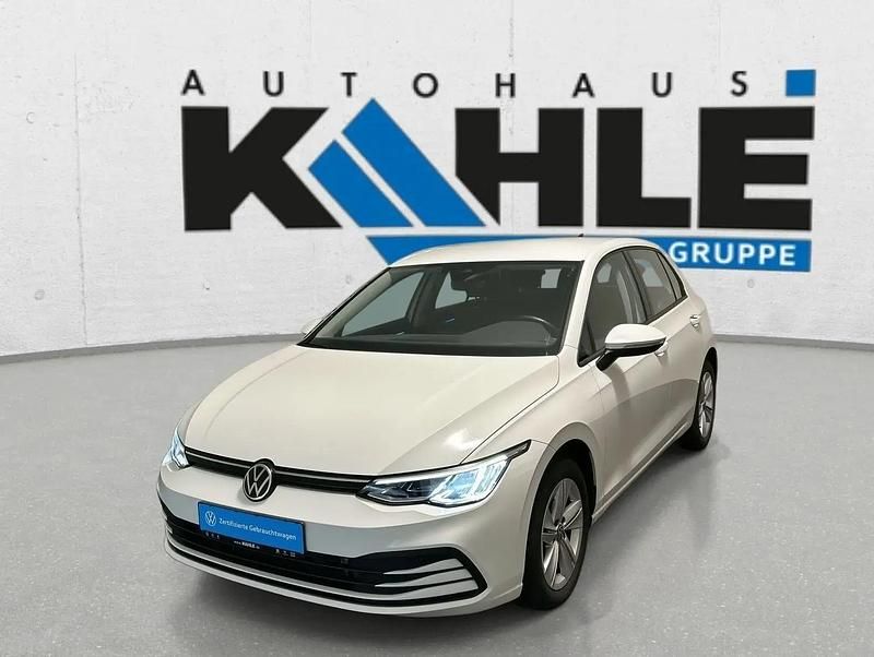 Weiß Gebraucht 2022 VW Golf VIII Life Limousine | 23.490 € (Fairer Preis) - Bild 1/4