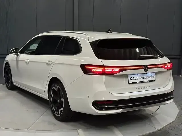 Używany VW Passat Elegance 150 KM (110 kW) 2025 Biały Kombi