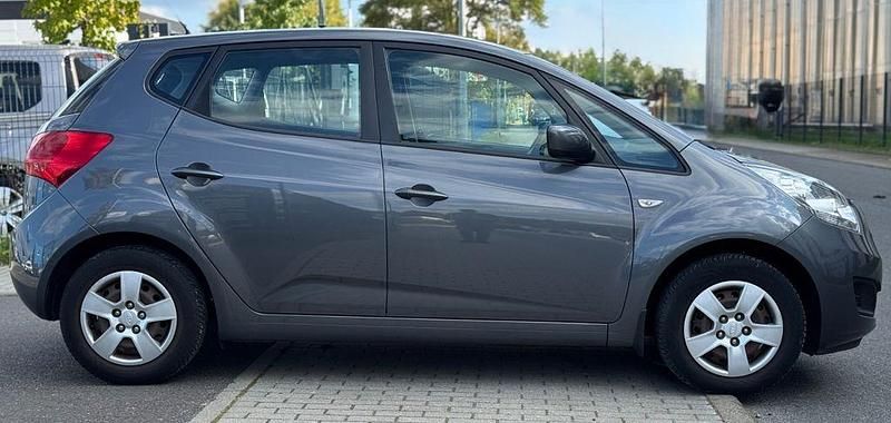Gebraucht Kia Venga 90 PS (66 kW) 2011 Grau Kleinwagen
