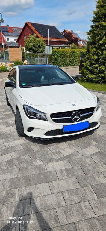 Weiß Gebraucht 2017 Mercedes CLA180 Edition Limousine | 20.500 € (Fairer Preis) - Bild 1/4