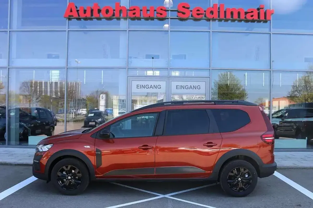 Usata Dacia Jogger Extreme 110 CV (80 kW) 2022 Marrone Monovolume