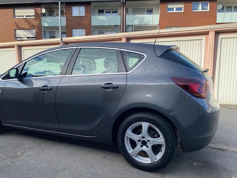 Gebraucht Opel Astra Sport 116 PS (85 kW) 2009 Grau Limousine