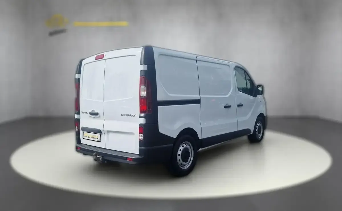 Używany Renault Trafic 120 KM (88 kW) 2021 Biały Minivan