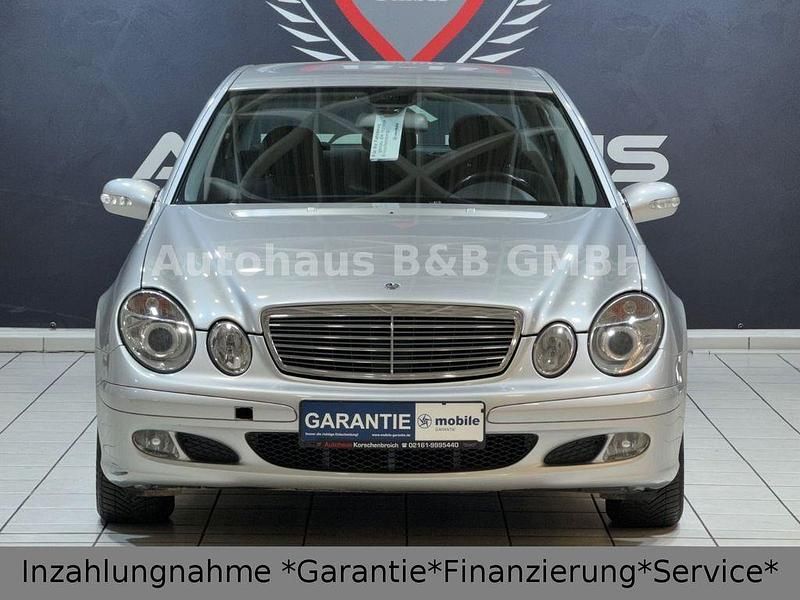 Gebraucht Mercedes E220 150 PS (110 kW) 2002 Silber Limousine