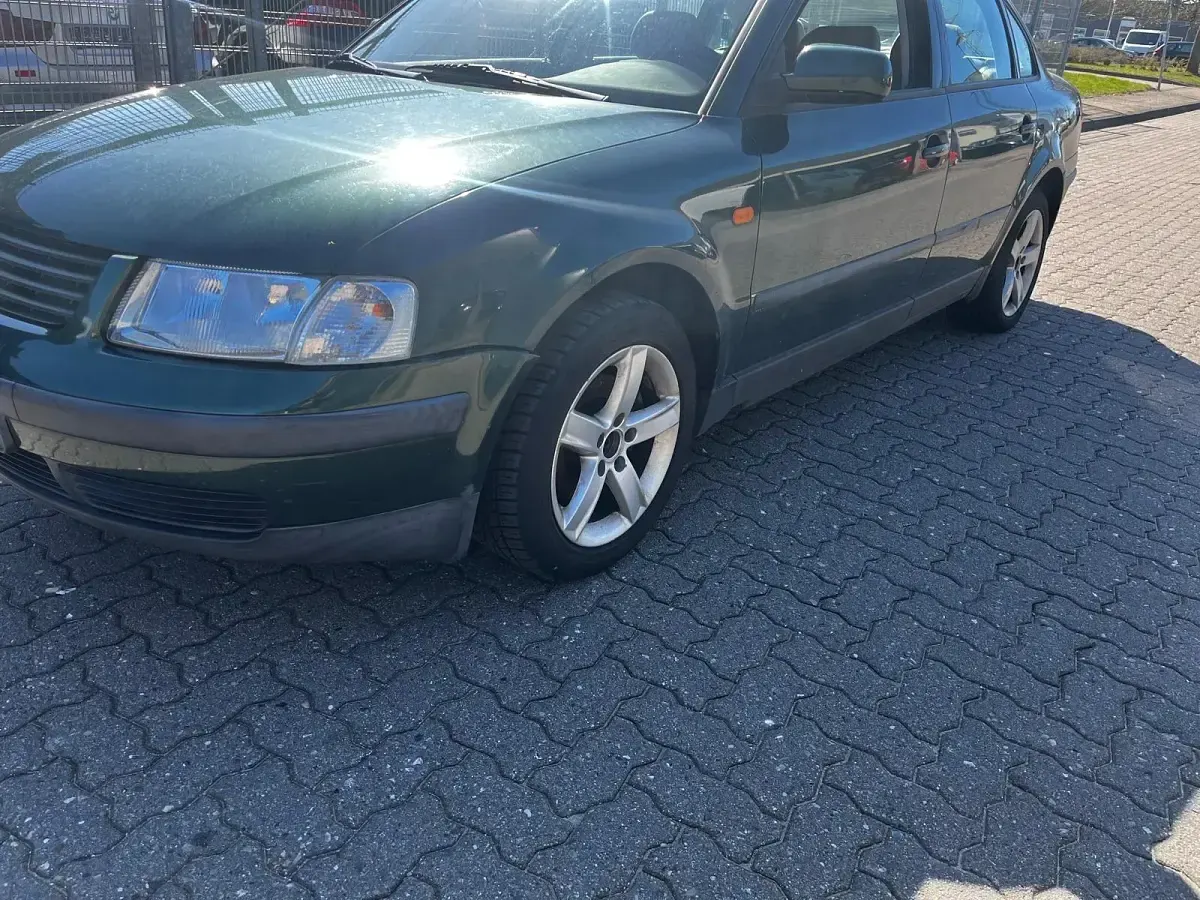 Gebraucht VW Passat 74 PS (54 kW) 1998 Grün Limousine