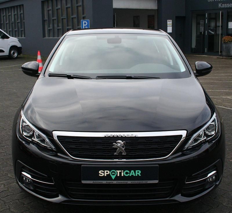 Gebraucht Peugeot 308 Active 110 PS (80 kW) 2021 Perla nera schwarz Limousine
