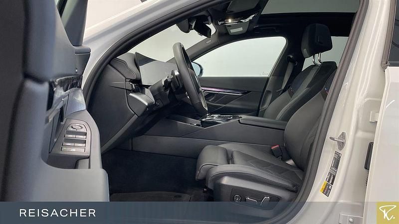 Gebraucht BMW i5 Comfort Edition 250 kW (340 PS) 2024 Alpinweiß uni Kombi