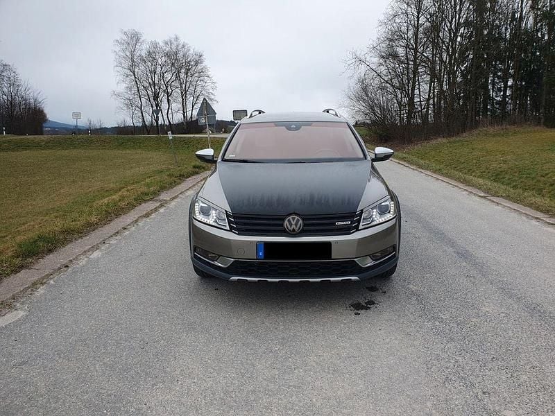 Grau Gebraucht 2013 VW Passat Alltrack Kombi | 13.000 € (Teuer) - Bild 1/4