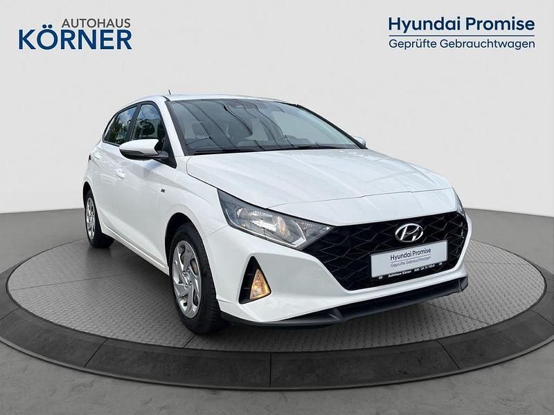 Weiss Gebraucht 2022 Hyundai i20 Select Limousine | 12.900 € (Fairer Preis) - Bild 1/4