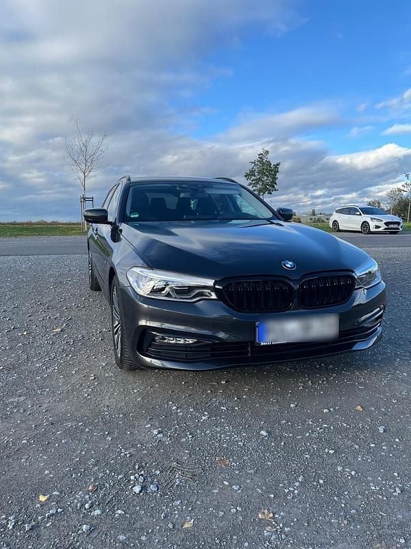Gebraucht BMW 530 Sport Line 252 PS (185 kW) 2018 Grau Kombi