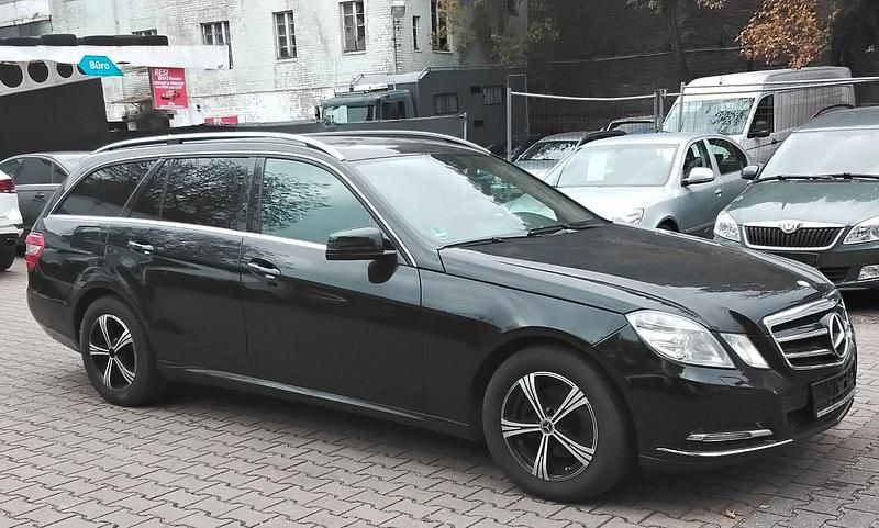Gebraucht Mercedes E200 136 PS (100 kW) 2012 Schwarz Kombi