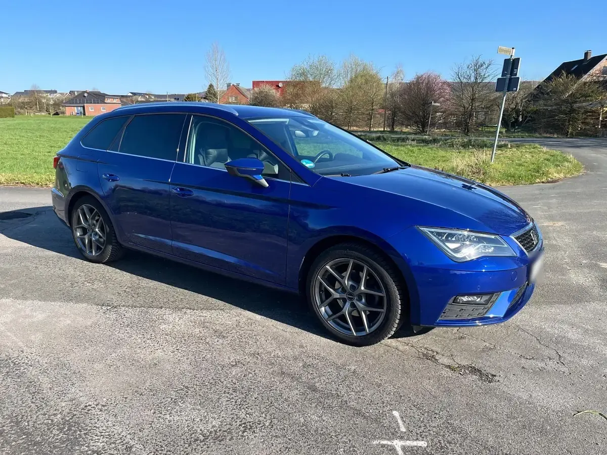 Używany Seat Leon ST 131 KM (96 kW) 2019 Niebieski Kombi