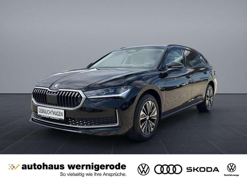 Ebony schwarz metallic Gebraucht 2024 Skoda Superb SE L Kombi | 40.939 € (Teuer) - Bild 1/4