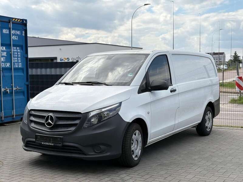 Arktikweiss Gebraucht 2016 Mercedes Vito Van / Kleinbus | 7.999 € - Bild 1/4