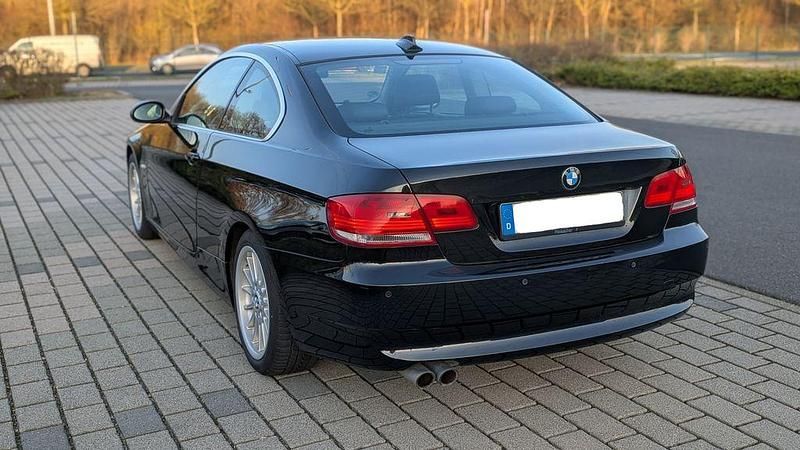Gebraucht BMW 325 Comfort Edition 218 PS (160 kW) 2008 Schwarz Coupé
