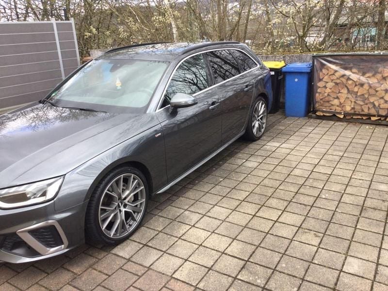 Gebraucht Audi A4 S-Line 190 PS (139 kW) 2020 Grau Kombi