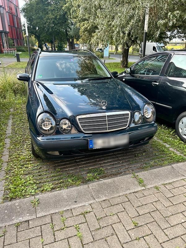 Blau Gebraucht 2000 Mercedes E280 Kombi | 1.795 € (Fairer Preis) - Bild 1/4