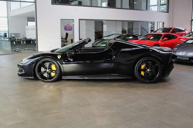 Gebraucht Ferrari 296 829 PS (609 kW) 2024 Nero ds 1250 Cabrio