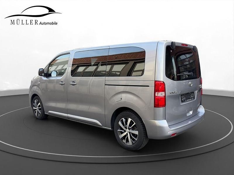 Gebraucht Toyota Proace Verso 177 PS (130 kW) 2024 Grau Kombi