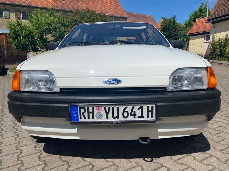 Weiß Gebraucht 1989 Ford Fiesta Kleinwagen | 3.000 € - Bild 1/4