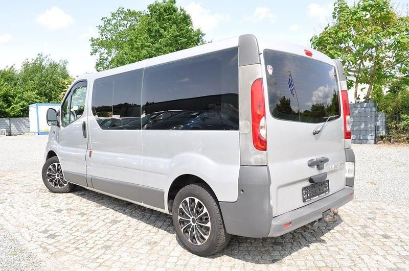 Gebraucht Opel Vivaro 114 PS (83 kW) 2007 Silber Van / Kleinbus