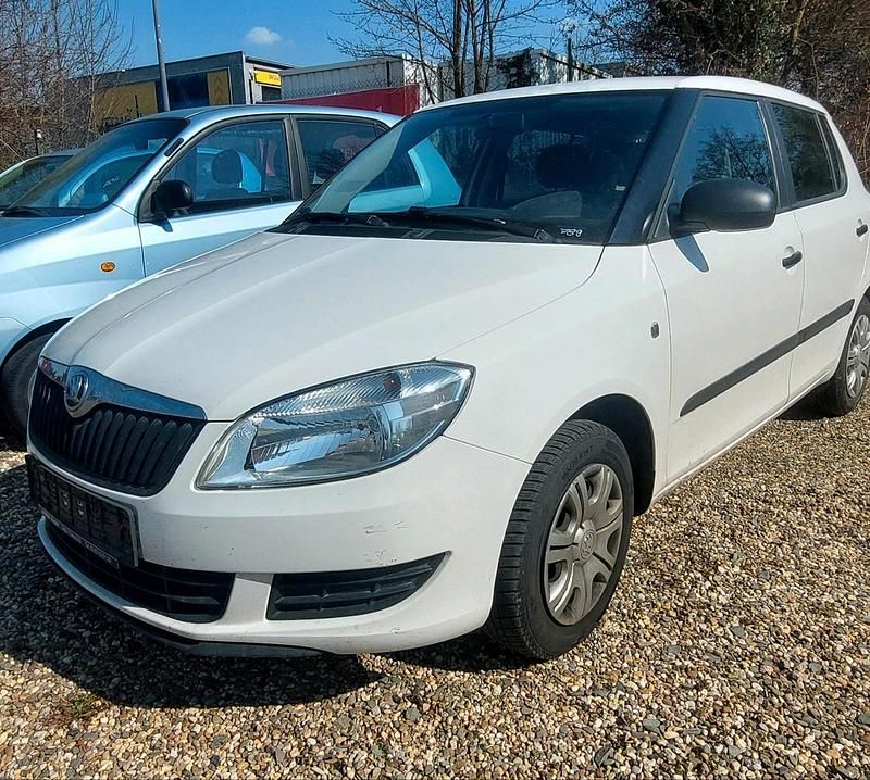 Gebraucht Skoda Fabia Cool Edition 60 PS (44 kW) 2013 Weiß Limousine