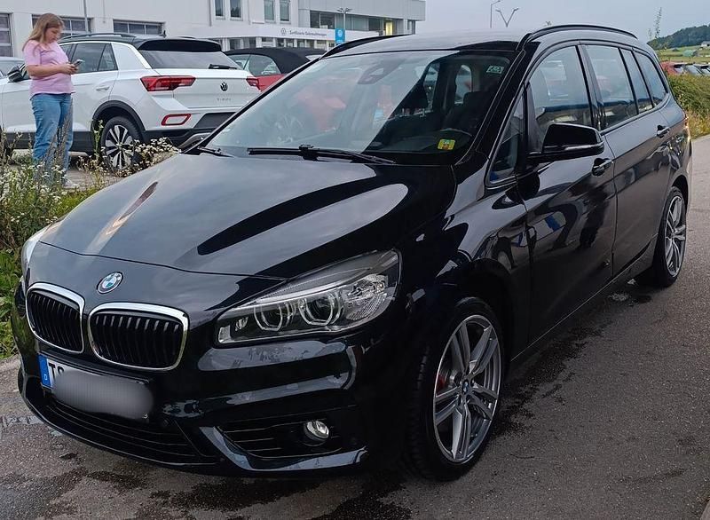 Schwarz Gebraucht 2017 BMW 220 Gran Tourer Luxury Line Van / Kleinbus | 14.700 € (Fairer Preis) - Bild 1/4