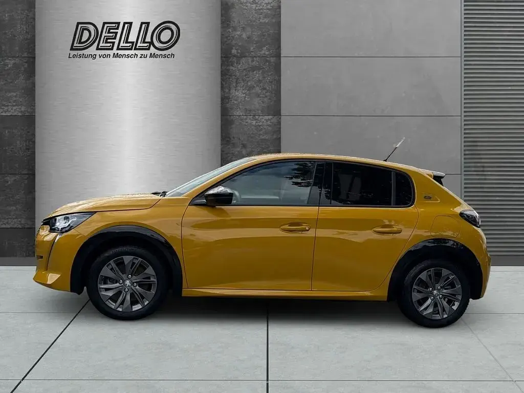 Gebraucht Peugeot e-208 Allure 100 kW (136 PS) 2023 Gelb Kleinwagen