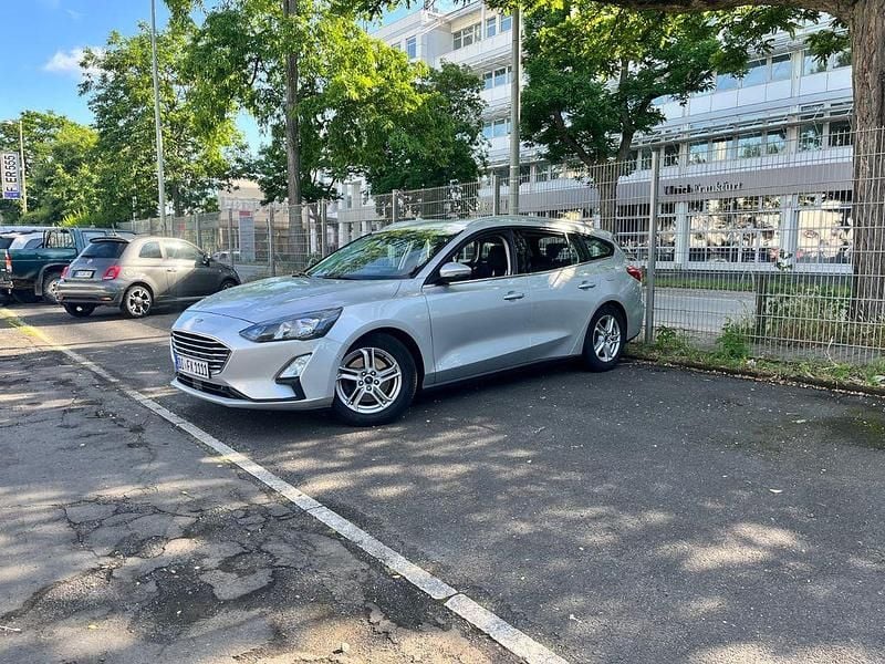 Silber Gebraucht 2019 Ford Focus Cool & Connect Limousine | 10.500 € (Guter Preis) - Bild 1/1
