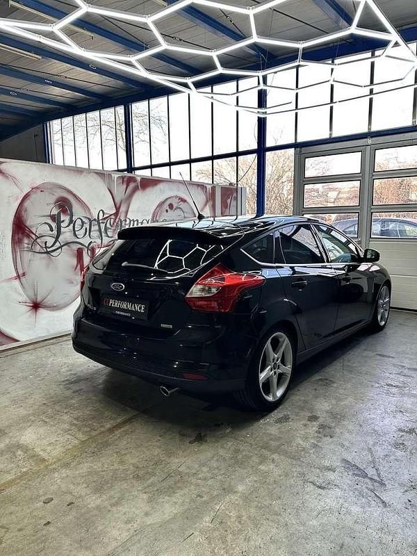 Używany Ford Focus Titanium 184 KM (135 kW) 2011 Czarny Hatchback
