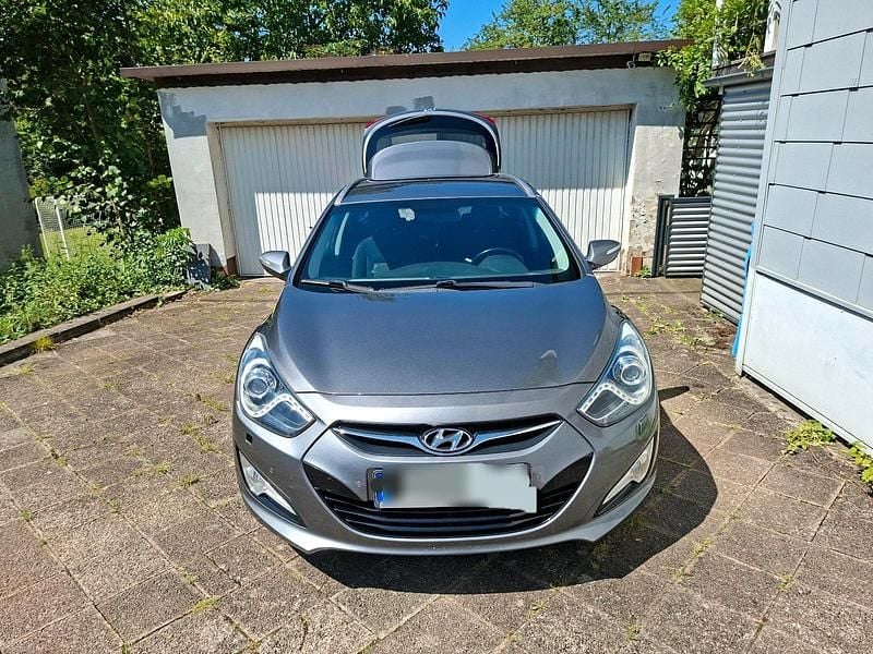 Grau Gebraucht 2013 Hyundai i40 Kombi | 9.500 € (Fairer Preis) - Bild 1/4